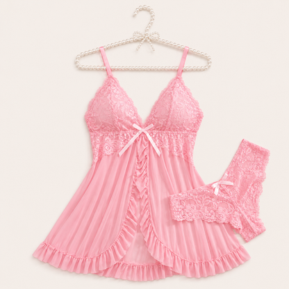 Nuisette en dentelle avec culotte assortie