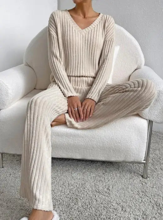 Pyjama femme beige clair à rayures, ensemble col V confortable avec pantalon large et poches